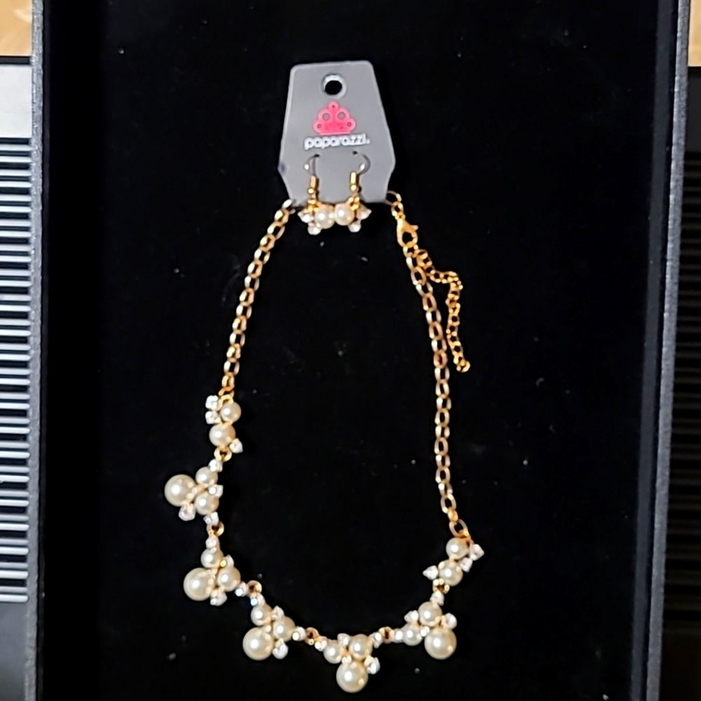 Necklace and earring set